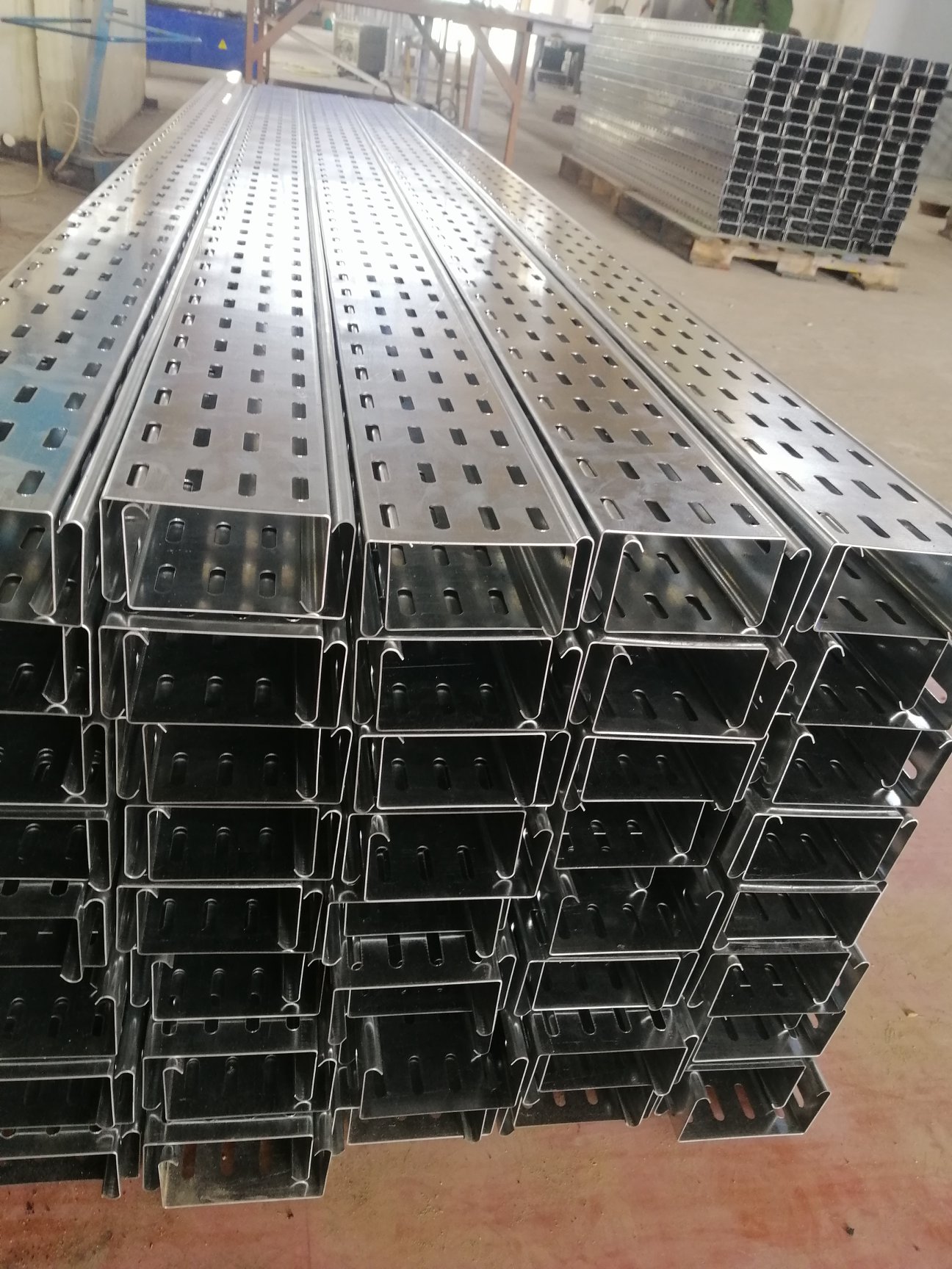 دكت كهرباء معدن